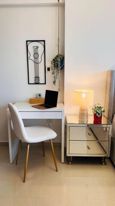 Gorgeous 2br With Full Burj Khalifa View, 5 Mins From Mall Apartment *