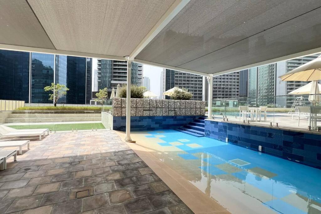 Gorgeous 2br With Full Burj Khalifa View, 5 Mins From Mall Apartment *