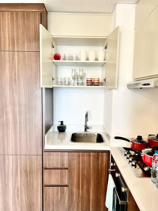 Apartment Gorgeous 2br With Full Burj Khalifa View, 5 Mins From Mall Dubai